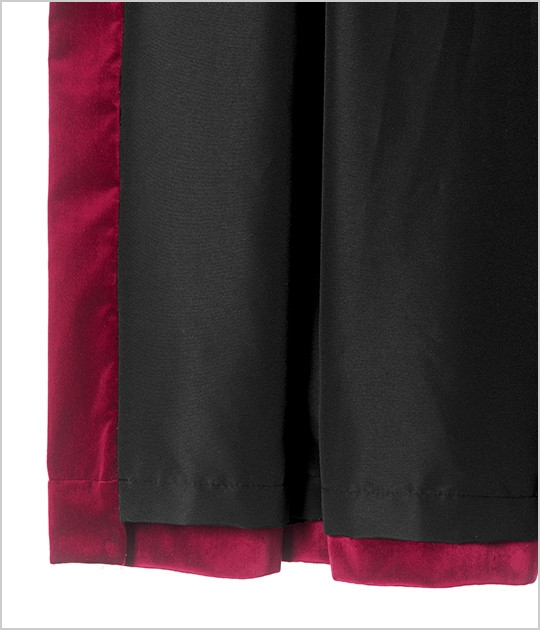 A full curtain liner